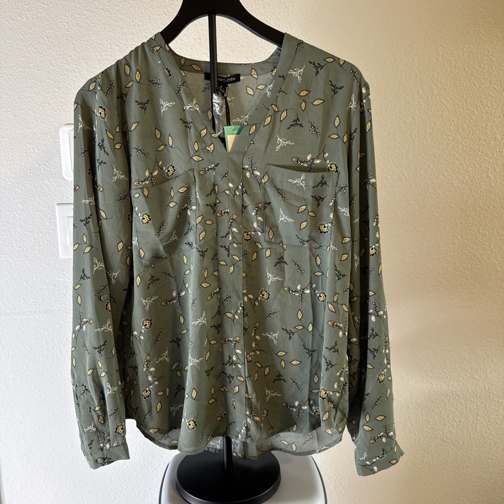 41 Hawthorn Women's Floral Long Sleeve Top Green Size Medium NWT